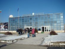 Седем фирми искат да строят на летището