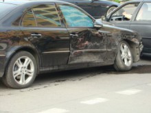 Мъж и 16-годишно момиче загинаха след жесток сблъсък