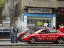 Кола на охранителна фирма се запали в движение в центъра на Пловдив