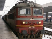Обстрелваха с камъни влака Варна - Пловдив, жена пострада леко