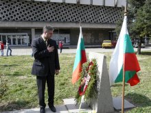 Администрацията на Южен поднесе венец и цветя за 3-ти март