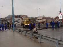 Затвориха за движение до понеделник моста на Герджика