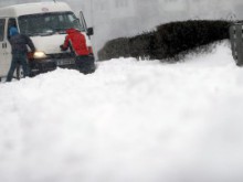 Наш автобус блокиран в снежен ад в Сърбия! Пътниците: Имаме нужда от хеликоптер