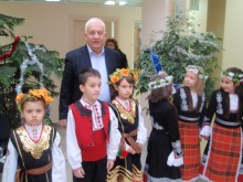 Кметът на "Южен" посрещна коледари