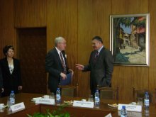 Студенти изпотиха американския посланик