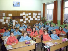Нови униформи и коледно настроениe за учениците от ОУ "Елин Пелин"