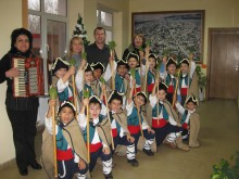 Коледари посетиха кметството на с. Труд