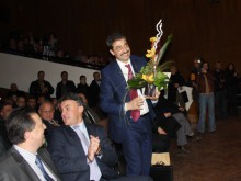 Собственикът на Ботев: Боби трябва да си ходи