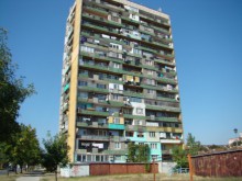 Човешки труп пред единия от "блоковете на самоубийците" в Кючука