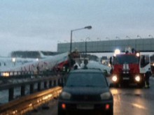 Самолет се разби на летище "Внуково" в Москва, двама души са загинали 