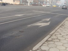Дупка цъфна на "прясно" асфалтирания бул. "Цар Борис III Обединител", фирмата ще ремонтира участъка за своя сметка
