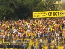 Феновете на Ботев щурмуват Надежда