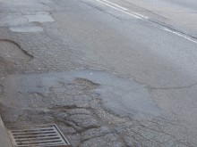 Започва запълването на улични дупки в "Тракия"