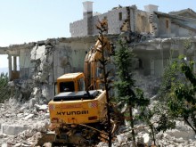 Роми свиха керемидите от изоставените палати на Рашкови 