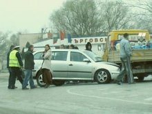 Шофьор рани дете и мъж при неправилно завиване