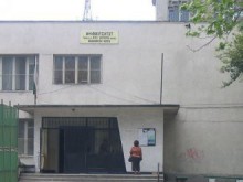 Студентка пита: Кога ще ни пуснете парното? Отговор: Когато стане минус 20°!