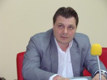 Скандална фирма на човек на Кунева, иска да храни децата в яслите 