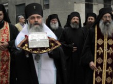 На патриаршеския събор: Монахиня от Македония и поп боксьор