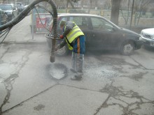 В "Западен" започна запълването на дупките по улиците