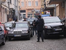 Стрелба в Центъра на Пловдив заради паркомясто! Има ранен!