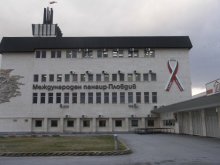 Инструктори обучават по стрелба с лък на изложбата Природа, Лов, Риболов