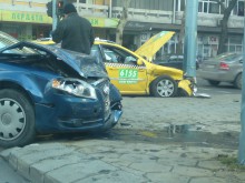 Поредна катастрофа с таксиметров автомобил в Пловдив
