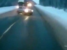 Бебе извади невероятен късмет в спираща дъха катастрофа (видео)