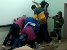 Пловдивски ученици имитират атентата срещу Доган в междучасието