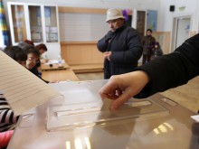 Телефон 112 "изпуши" от обаждания за референдума