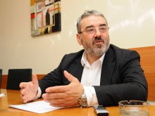 Шефът на енергийния регулатор Ангел Семерджиев също изхвърча