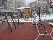 Три нови фитнес площадки на открито в "Северен", пазят ги с камери