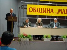 Строят завод за ковчези в Маноле