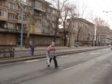 Внимание: Безразсъдни пешеходци създават опасност за тежки инциденти!