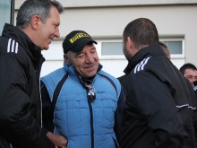 Халф от златното поколение на "канарите" посети отбора в Кипър