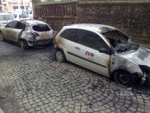 Два автомобила на EVN изгоряха, от дружеството твърдят, че палежът е умишлен