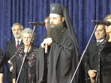 Пловдивският митрополит ще разгледа изложба на ученици в "Тракия"