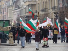 Близо 10 000 пловдивчани се обединиха срещу високите цени на тока в най-масовия протест досега