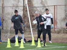 Михаил Ролев се захвана с младите вратари на Лаута