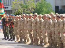 И военните на протест