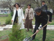 Елица Тодорова и Стоян Янкулов засадиха кипариси в Пловдив