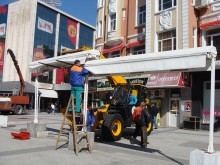 Вдигнаха тентите на емблематичната Виенска сладкарница в Центъра