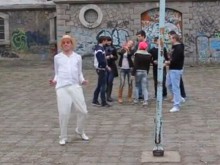 Harlem shake манията завладя и Пловдив, взе главата на учител