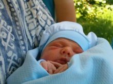 Оперират и бебета от перде на окото