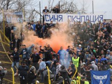 Изпуснаха агитката на Левски, заформи се меле в центъра на града
