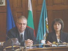 Пускат бездомните кучета по улиците 