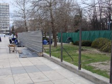 Започна разширението на разкопките пред Пощата