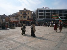 Кукерски празник "Старчовден" се проведе в Карлово