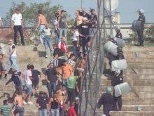 Фенове на ЦСКА провокират агитката на Локо, арестуват само пловдивчани