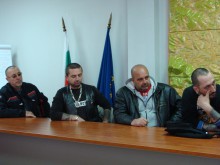 Рокери зоват за разумно шофиране: 18-годишни хлапаци карат с 200 км/ч!