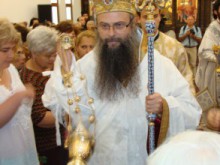 Дядо Николай носи от Йерусалим кръстчета от маслиново дърво